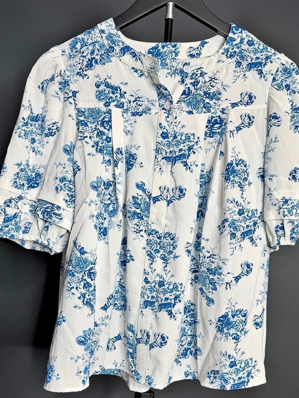 Floral Blouse in White & Blue Size Small